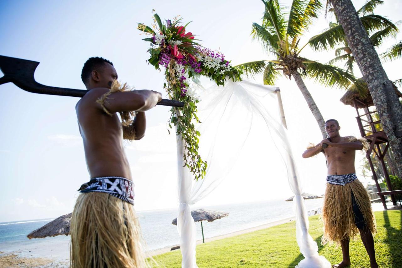 Outrigger Fiji Beach Resort Korotogo Esterno foto A Samoan wedding
