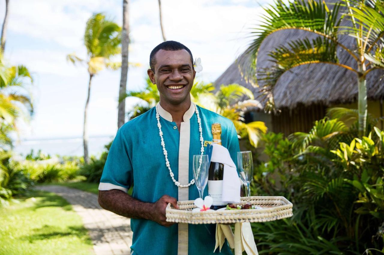 Outrigger Fiji Beach Resort Korotogo Esterno foto A hotel butler in the Maldives