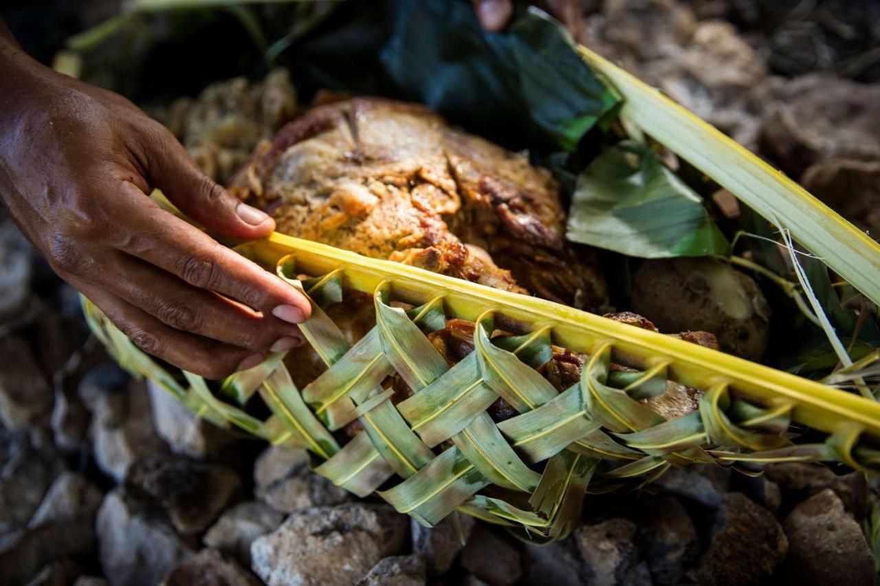 Outrigger Fiji Beach Resort Korotogo Esterno foto Kava being prepared in Fiji
