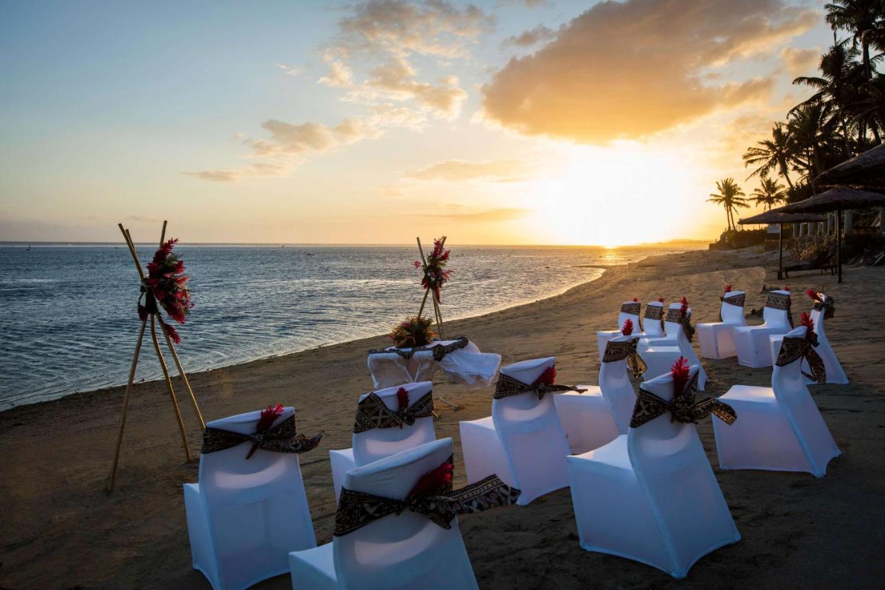 Outrigger Fiji Beach Resort Korotogo Esterno foto Sunset at the beach