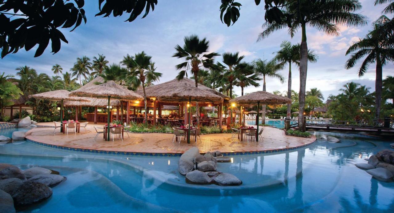 Outrigger Fiji Beach Resort Korotogo Esterno foto The pool at the Sheraton Resort