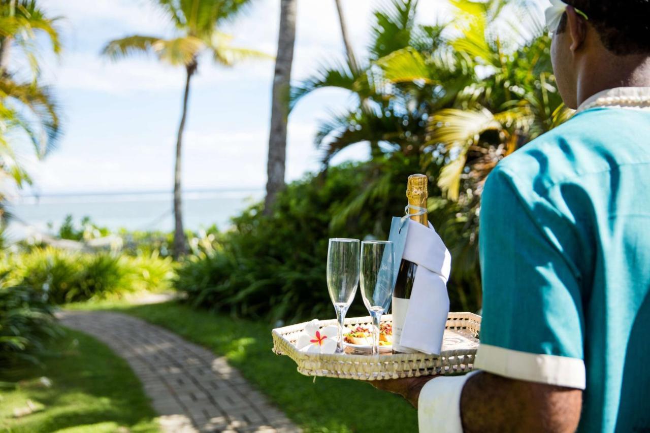 Outrigger Fiji Beach Resort Korotogo Esterno foto A butler at the Four Seasons Resort Maldives at Landaa Giraavili