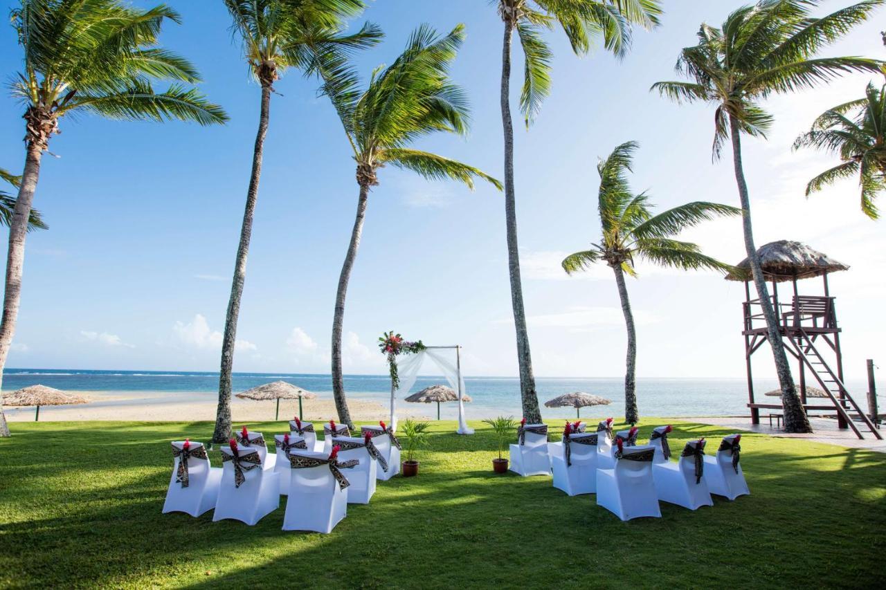 Outrigger Fiji Beach Resort Korotogo Esterno foto The beach at the Sheraton Resort