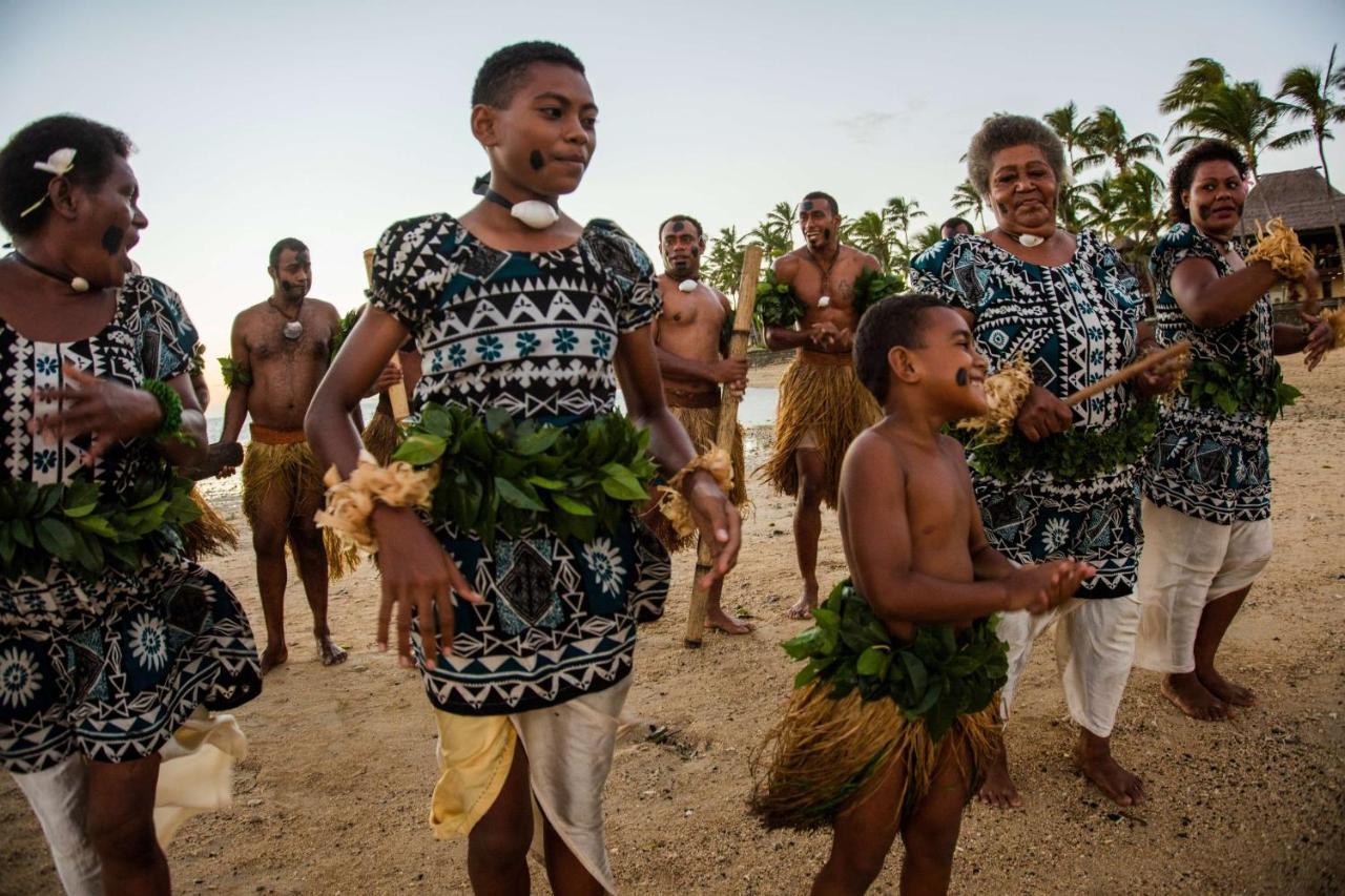 Outrigger Fiji Beach Resort Korotogo Esterno foto Tuvaluan dancers