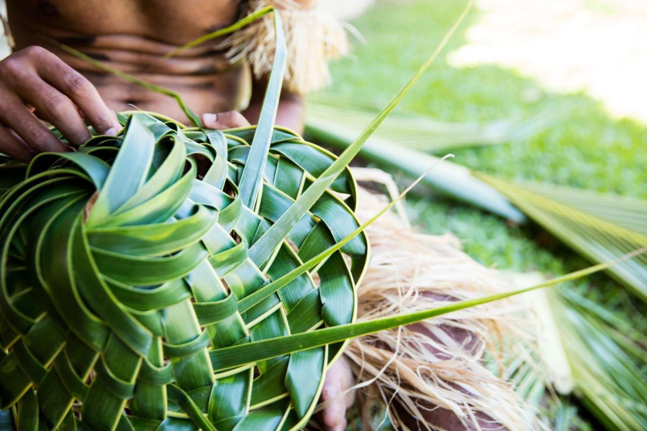 Outrigger Fiji Beach Resort Korotogo Esterno foto Weaving of a tapa