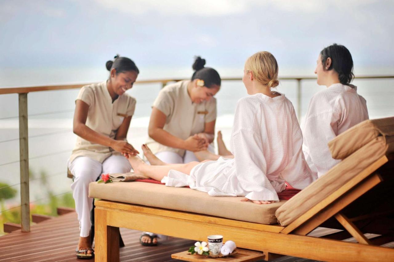 Outrigger Fiji Beach Resort Korotogo Esterno foto Spa treatment