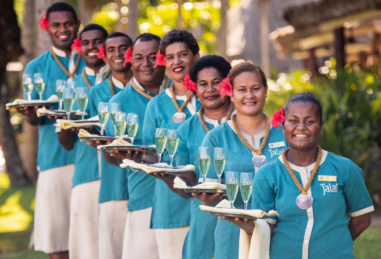 Outrigger Fiji Beach Resort Korotogo Esterno foto Staff at the resort