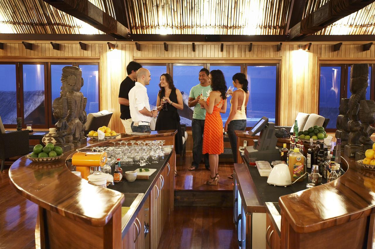 Outrigger Fiji Beach Resort Korotogo Esterno foto The interior of the restaurant