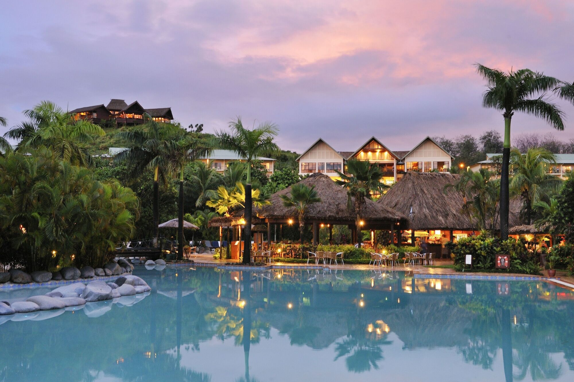 Outrigger Fiji Beach Resort Korotogo Servizi foto The pool at the resort